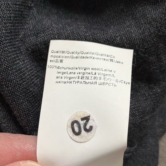 Hugo Boss - Picture 13 of 17